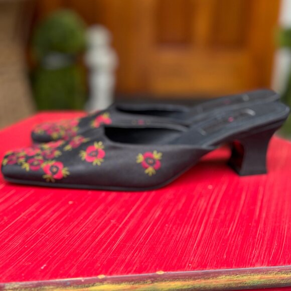 Vivan Black Embroidered Floral Mule Heels Square Toe Slip On - Picture 7 of 7